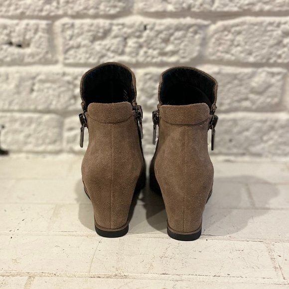 Kenneth Cole 'Vivian' Wedge Bootie, Size 6.5 Tan - Picture 4 of 14